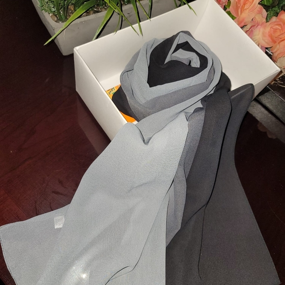 Scarf - Picture 9 of 9